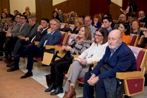 Emotivo acto de entrega del Premio Maisonnave a Ana Carratalá, directora del Centro San Rafael de Alicante