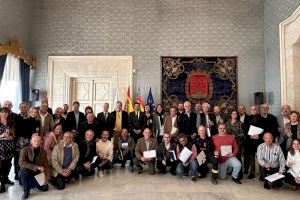 Alicante homenajea a los 62 funcionarios municipales jubilados este año