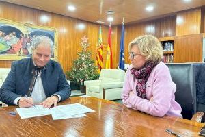 El artista local Toni Marí dona una barandilla escultural al Ayuntamiento de Xàbia