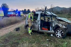 Greu accident a Vilafamés en estavellar-se un tractor contra una furgoneta