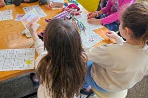 Alumnos de centros escolares de Massanassa, La Torre, Alfafar y Benetússer reciben tarjetas navideñas de niños mexicanos