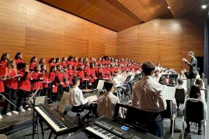 La Banda Jove y el Coro Escolar brillaron al “Concert de Nadal” en l’Auditori