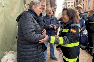 La ministra de Defensa torna a les zones afectades per la DANA