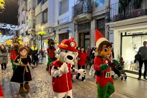 Castelló s'ompli de màgia nadalenca a ritme de batucada amb a la desfilada d'animació