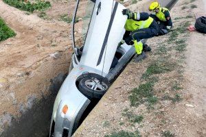 Accidente en Orihuela: dos heridos de 50 y 86 años tras salirse de la vía con su coche