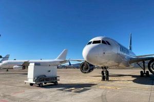 Las empresas aeronáuticas con base en el aeropuerto de Castellón intensifican su actividad durante la temporada de invierno