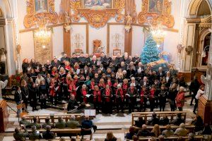 L’Orfeó d’Aldaia une a todas las formaciones vocales en un emotivo concierto de Navidad