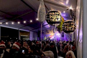 La celebració de nit de Cap d'Any va congregar a milers de persones en la plaça del Tirant de Gandia