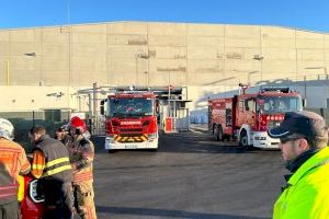 Evacúan una nave del Puerto de Castellón por un incendio