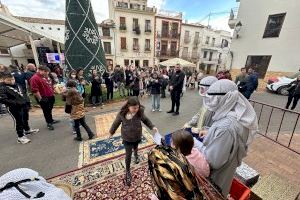 Las niñas y niños de La Nucía entregaron sus cartas al Paje Real de los Reyes Magos