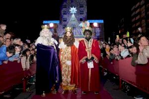 Vila-real rep als Reis Mags d'Orient amb la tradicional cavalcada de la 'Joventut Antoniana'