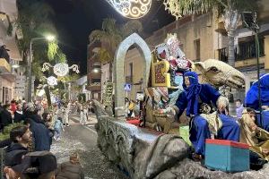 Los Reyes Magos llenan de ilusión las calles de La Nucía