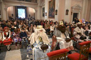 Las calles de Benicàssim se llenan de magia e ilusión con la Cabalgata de SSMM los Reyes Magos de Oriente