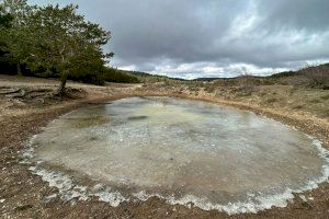 Agua congelada en la Nava (El Toro)