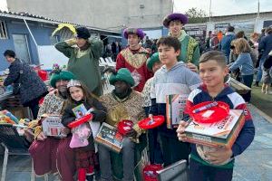 La asociación YùHé de Valencia reparte más de 1500 juguetes en la Fiesta de Reyes a los niños afectados por la DANA