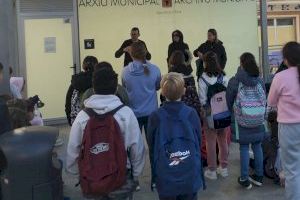 Los alumnos y alumnas de segundo y tercer ciclo de primaria del colegio Garganes visitan el Archivo Municipal de Altea