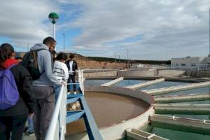 Estudiantes de la UMH visitan en Torrealta la Estación de Tratamiento de Aguas Potables