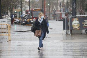 La ola de gripe se dispara en la Comunitat Valenciana y la mascarilla amenaza con volver a los hospitales