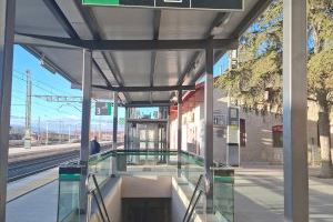 El secretario de Estado de Transportes visita las mejoras de accesibilidad en la estación de Renfe en Villena