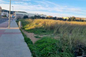 Torreblanca avanza en la limpieza de solares urbanos para prevenir incendios y mejorar la seguridad