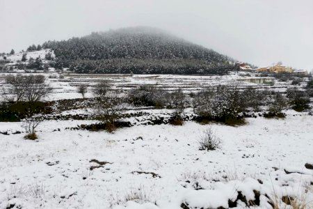 Desplomes locales de la cota de nieve podrían dejar sorpresas en el interior valenciano: jueves inestable con tormentas, granizo y viento