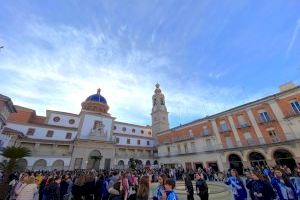 L'alumnat de Nules plena la Plaça Major en record de les víctimes de la DANA