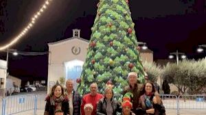 Así luce el Árbol de Navidad de ganchillo hecho con 600 ovillos de lana en Catral