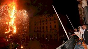 Les Fogueres de Sant Joan d'Alacant culminen amb una espectacular Cremà