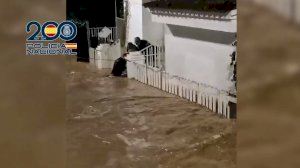 Así salvaron los agentes Juan Manuel y Carlos a 60 personas a punto de morir ahogadas en Torrent